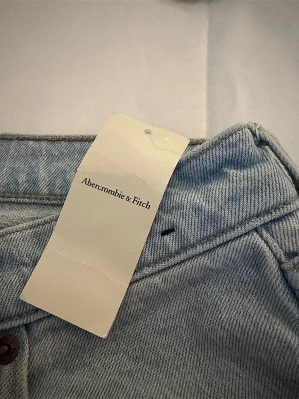 Abercrombie & Fitch Light Wash 90’s Midrise Straight Leg Jeans - Picture 3 of 3